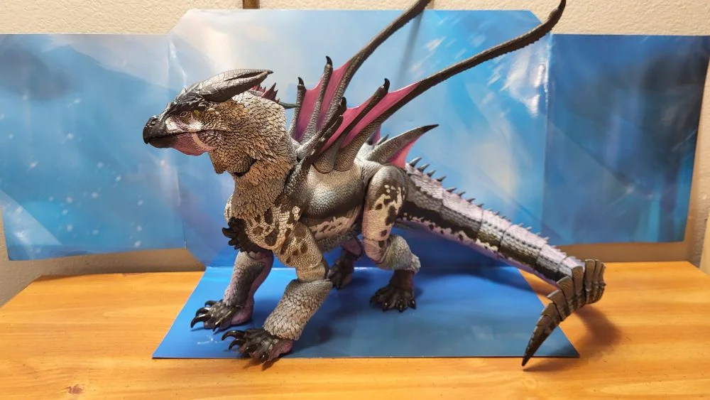 Cyberzoic Kuraokami Review: A Large Arctic Dragon Figure with a Highly Articulated Tail