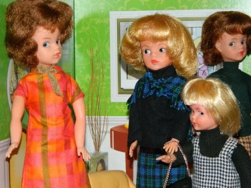 More guests arrive.